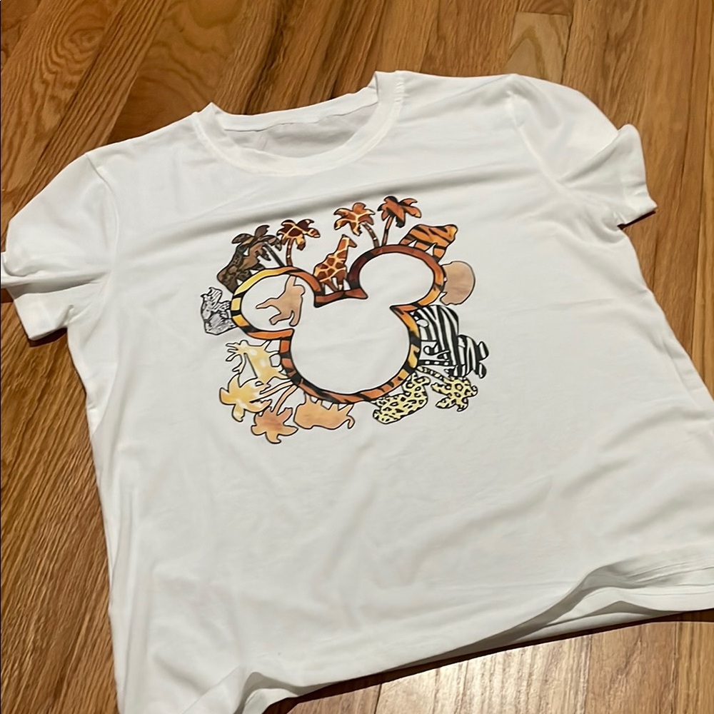 Disney Animal Kingdom White Graphic T-Shirt Medium Like New